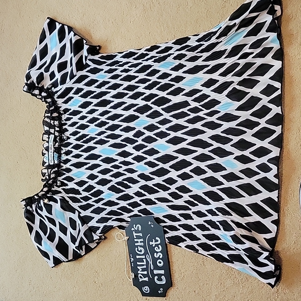 Signature by Larry Levine Top Large Cap Sleeve Diamond Pleated Black White